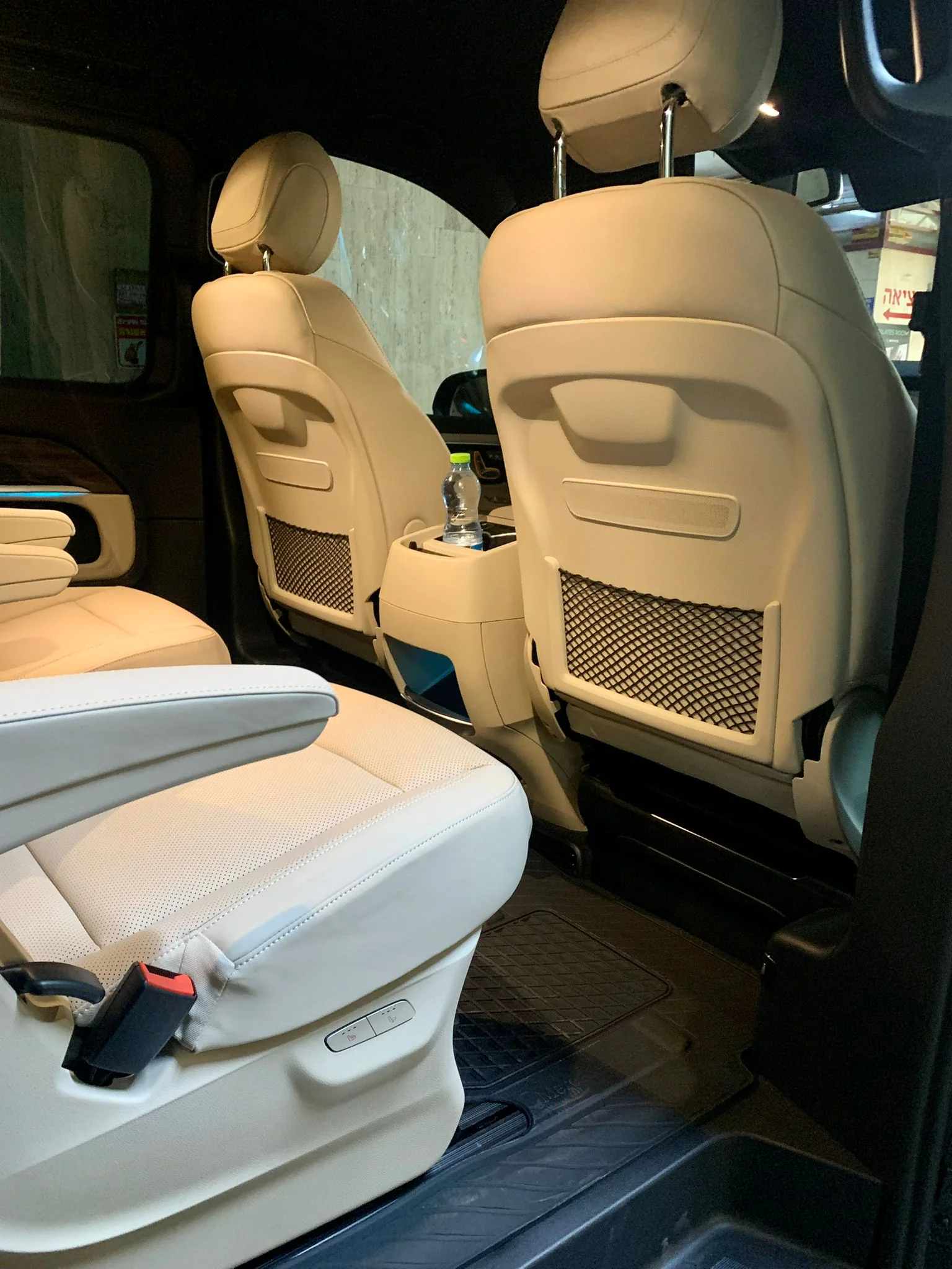 Rear passenger cabin of a Mercedes-Benz V-Class